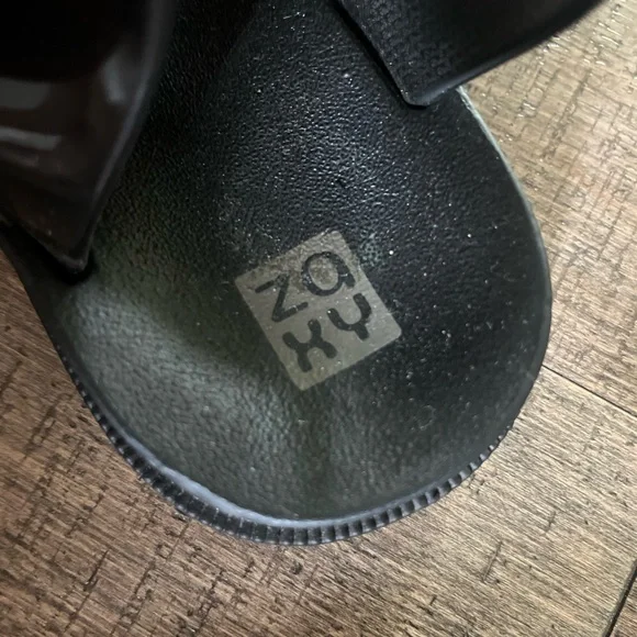 Jelly Sandals - Picture 2 of 3